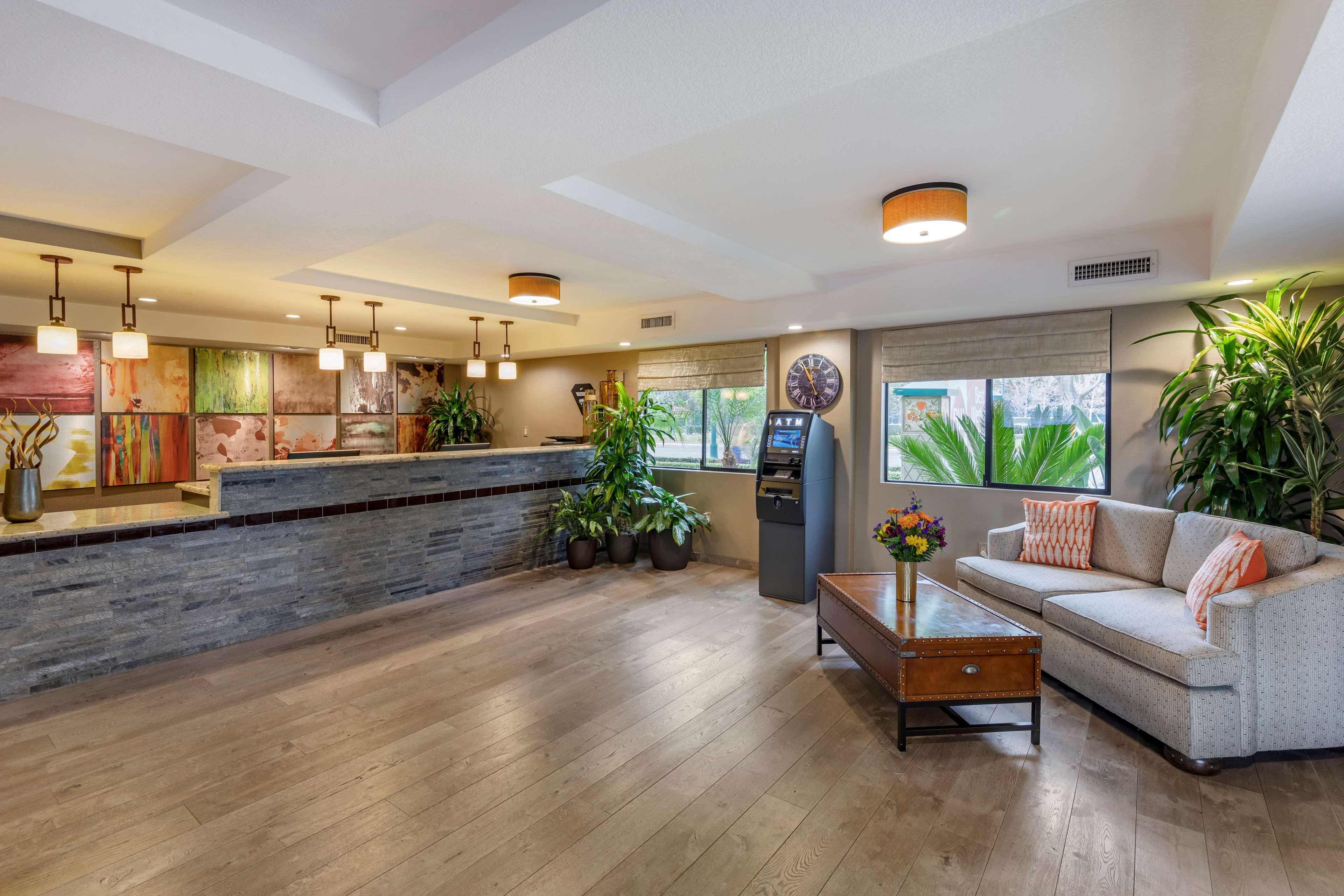 Western 3* Anaheim