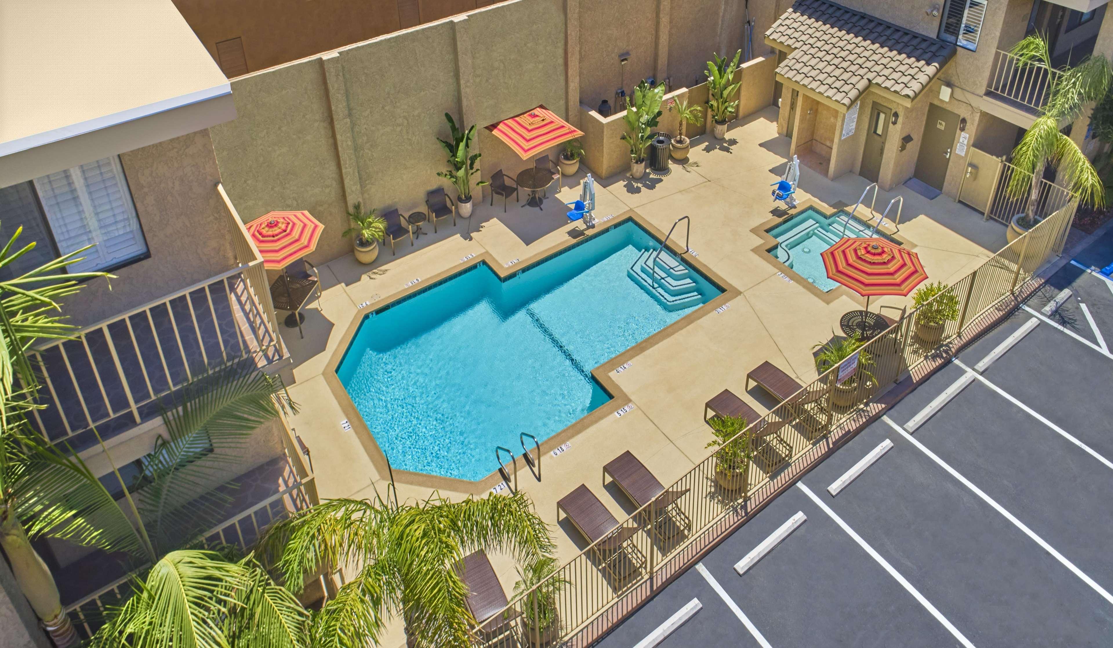 Western 3* Anaheim